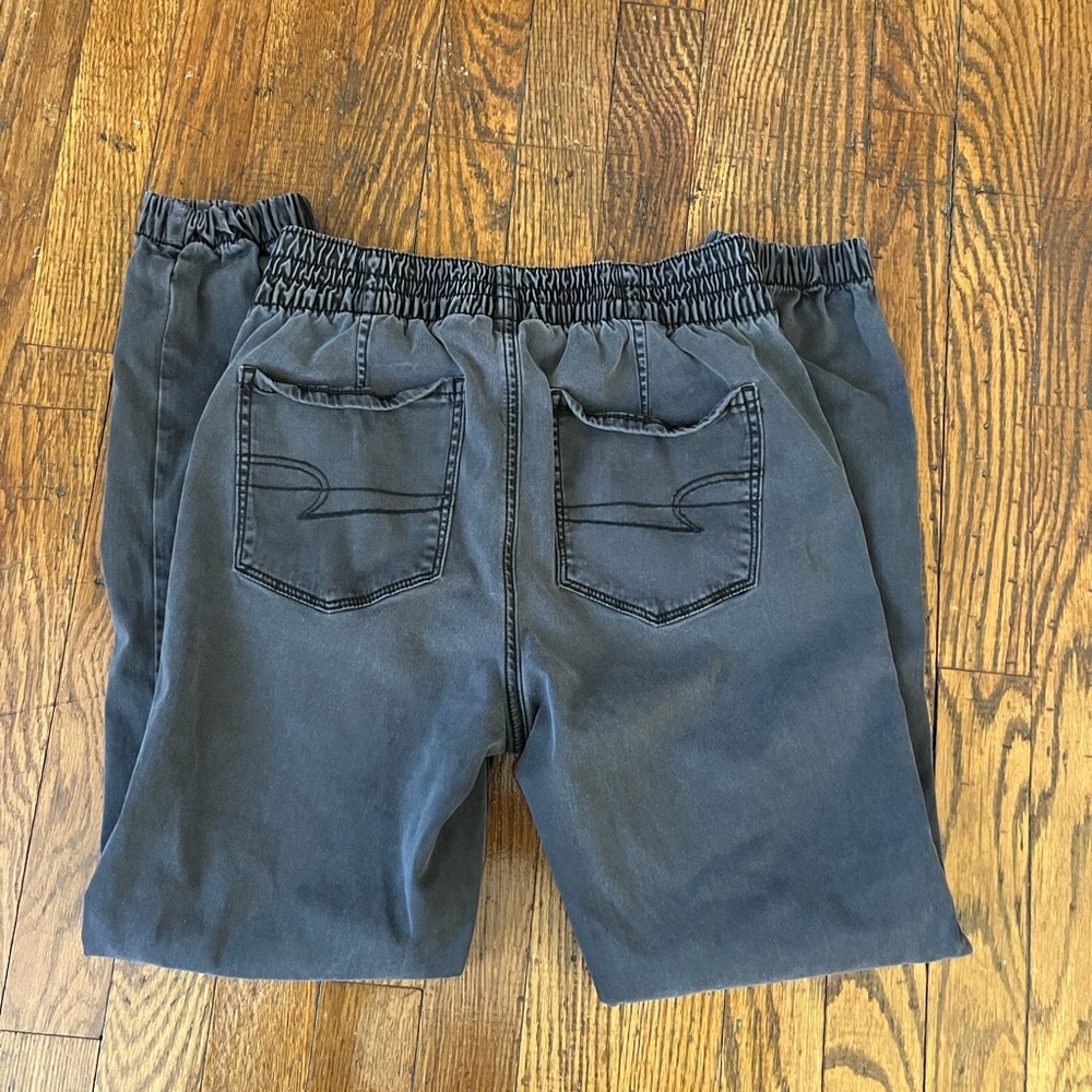 American Eagle Gray Joggers - Picture 4 of 4